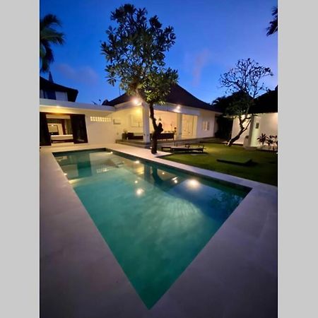 Villa Lola Seminyak Buitenkant foto