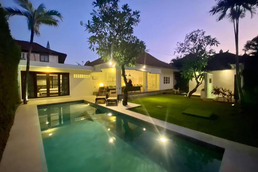 Villa Lola Seminyak Buitenkant foto