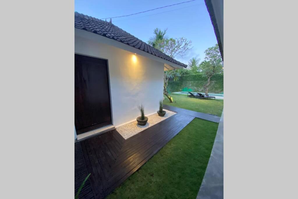 Villa Lola Seminyak Buitenkant foto