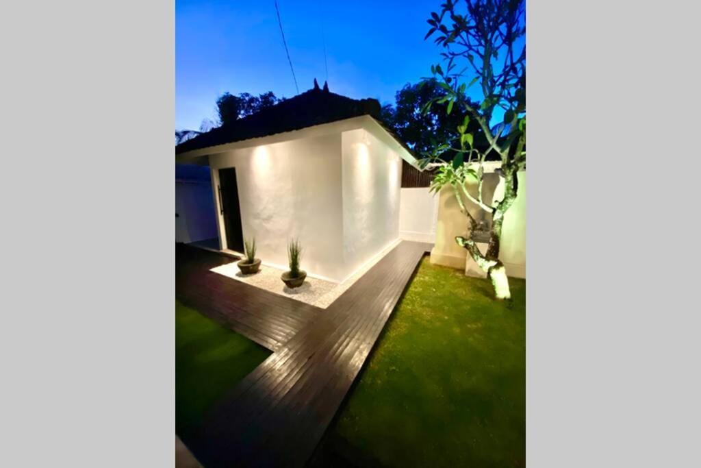 Villa Lola Seminyak Buitenkant foto