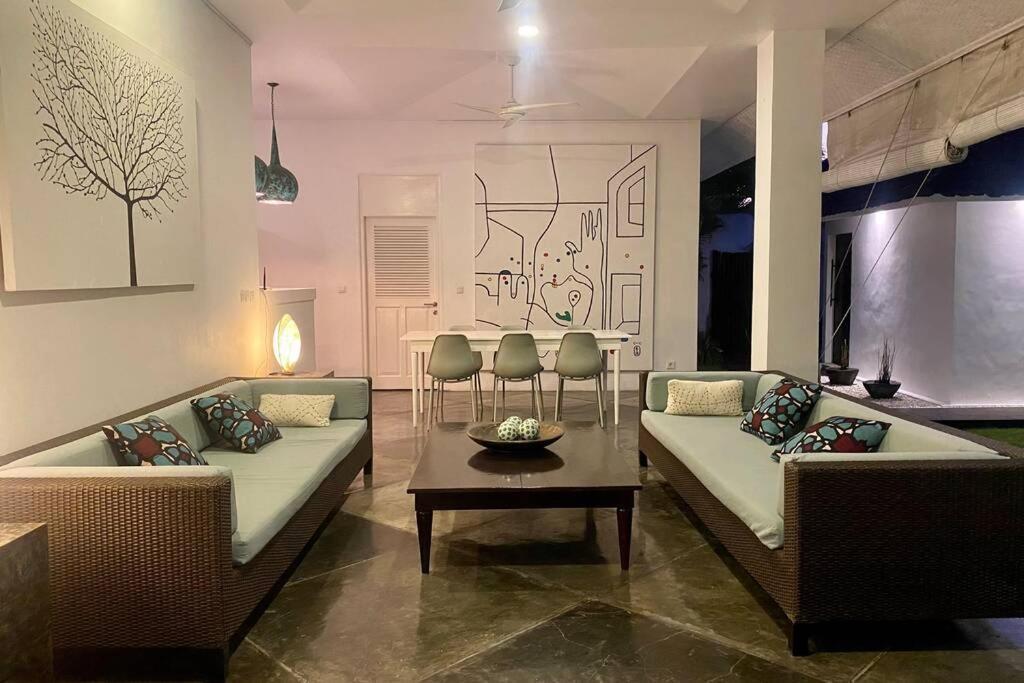 Villa Lola Seminyak Buitenkant foto