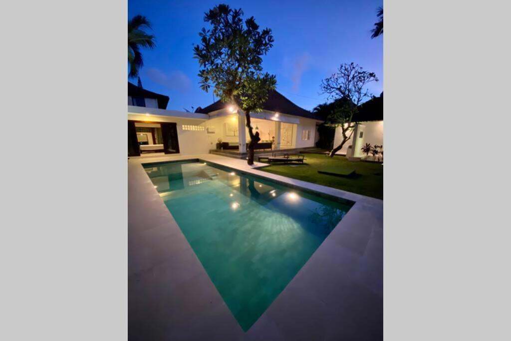 Villa Lola Seminyak Buitenkant foto