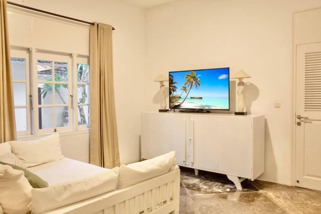 Villa Lola Seminyak Buitenkant foto